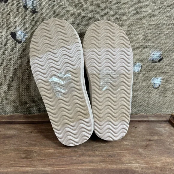 NIB, Very G, Sparks, Nude, Faux Fur Interior - Picture 3 of 8